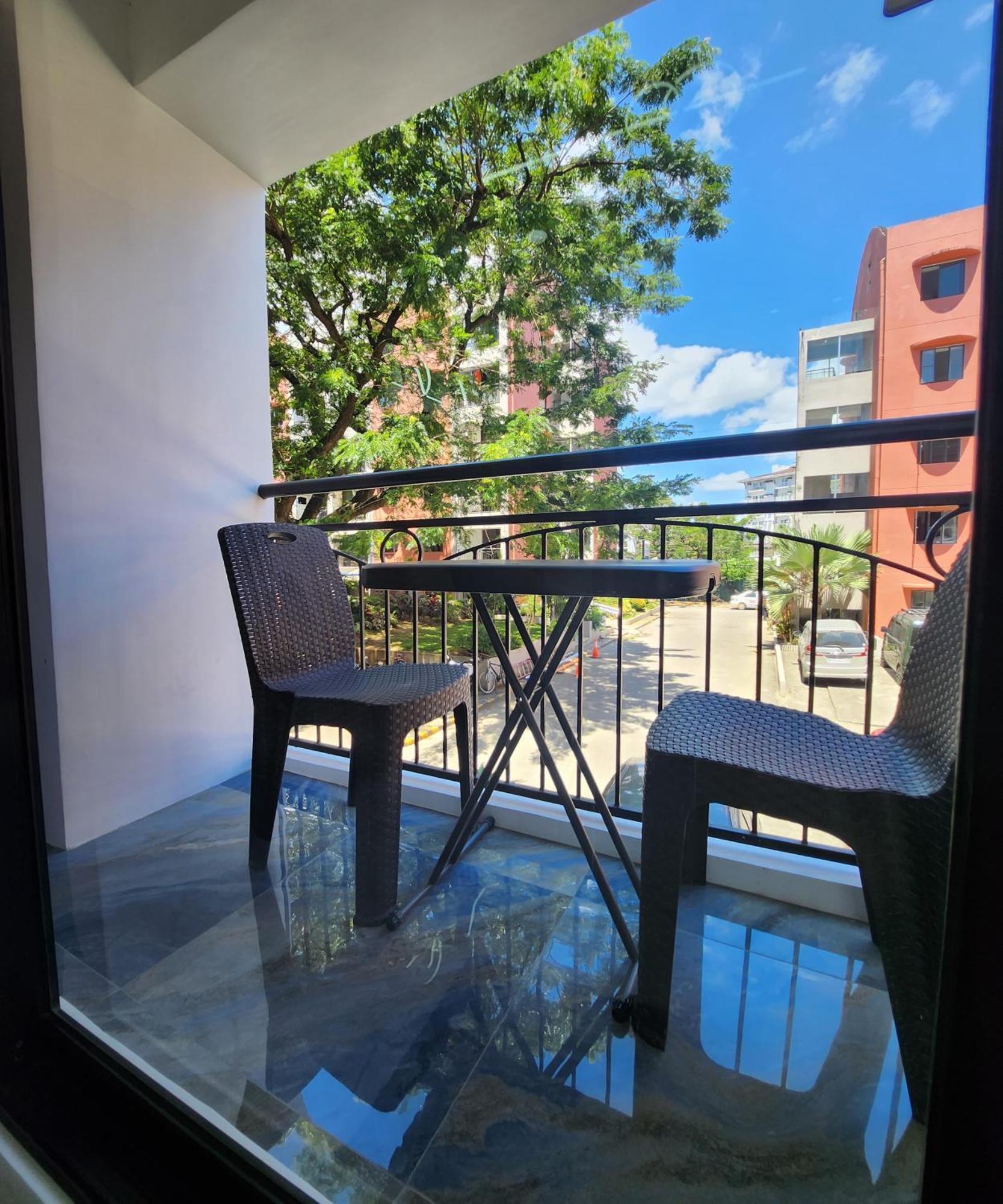 Condo Azur Suites B207 Near Airport, Netflix, Stylish, Cozy With Swimming Pool Lapu-Lapu City Dış mekan fotoğraf